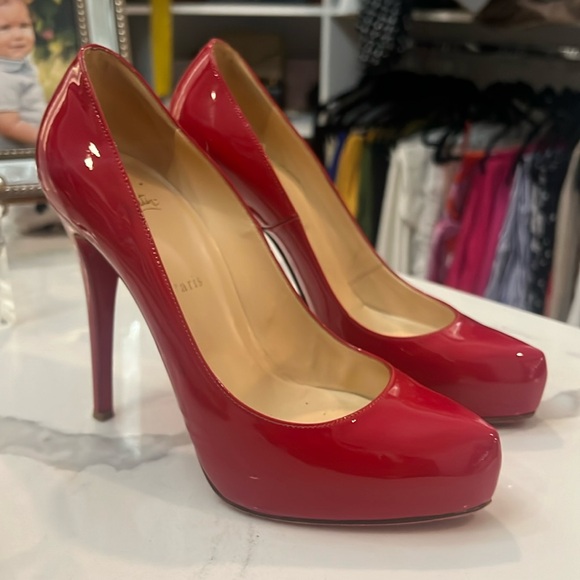 Louboutin heels size 39.5 - Picture 1 of 8